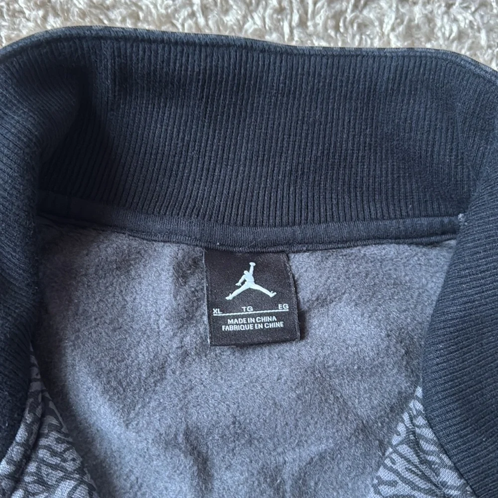 RARE Mens Jordan Black/Gray/Red Elephant Print 1/2 Zip Fleece Sweatshirt Size XL